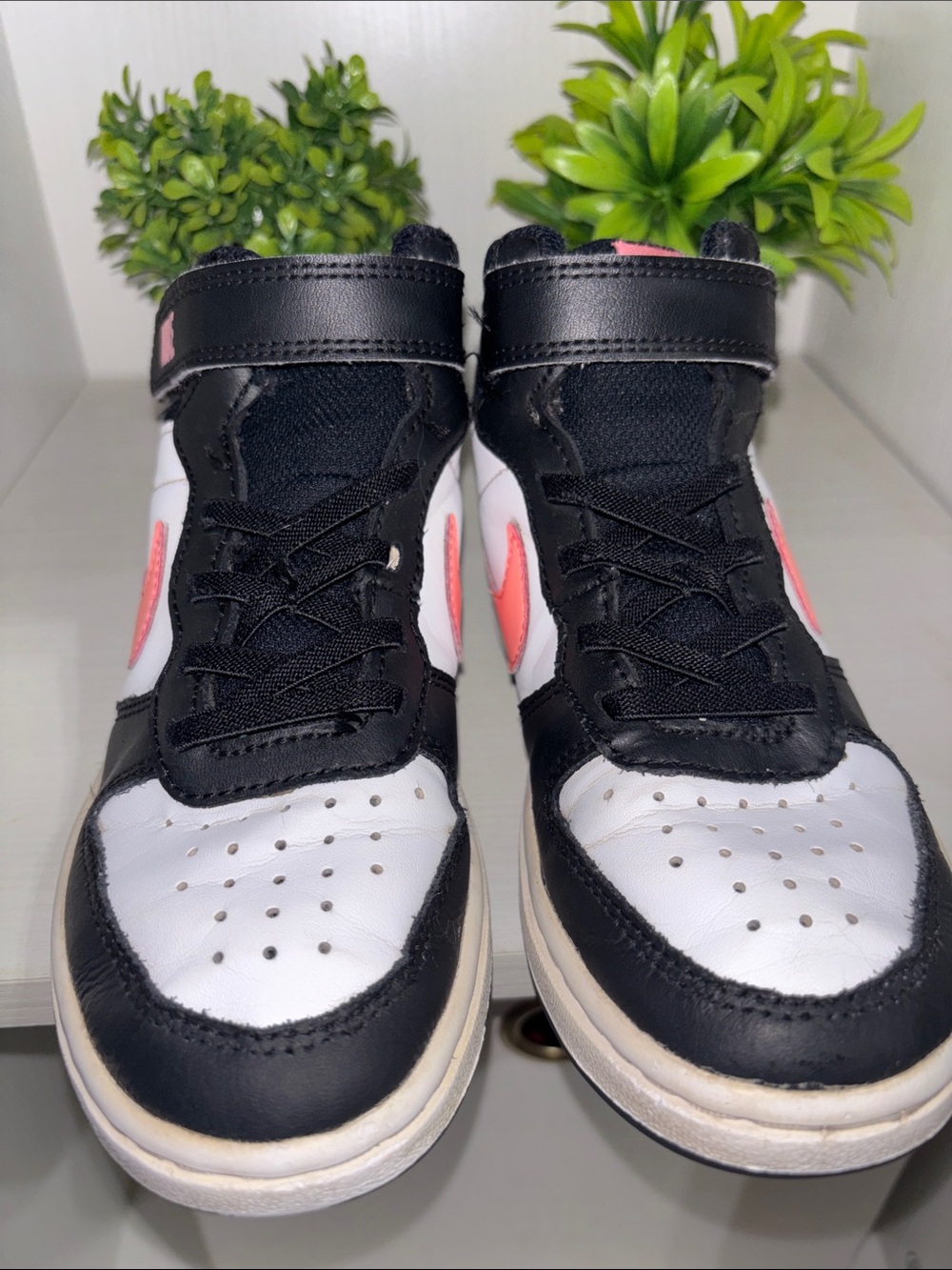 Girls Nikes - Picture 2 of 11